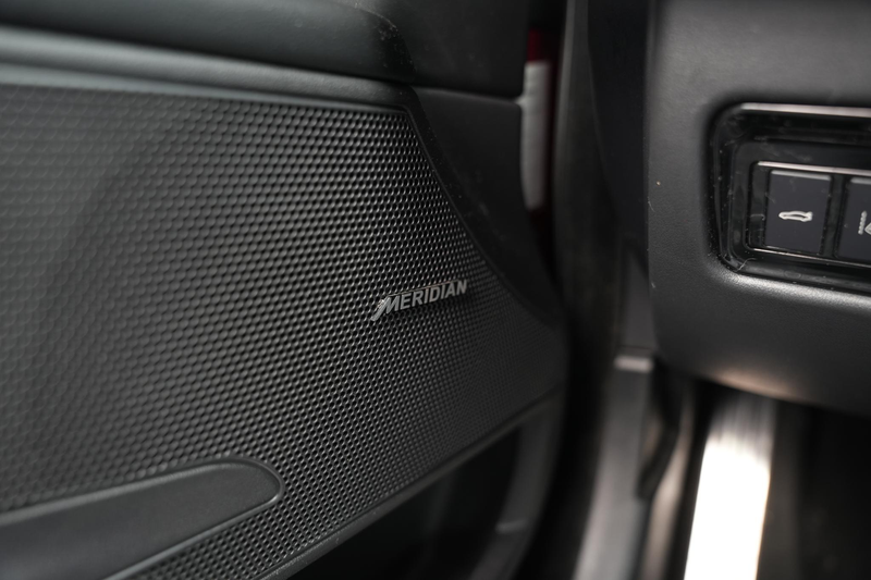 Jaguar XE 2.0 Portfolio — photo 46