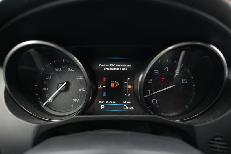 Jaguar XE 2.0 Portfolio — photo 8