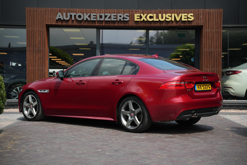 Jaguar XE 2.0 Portfolio — photo 9