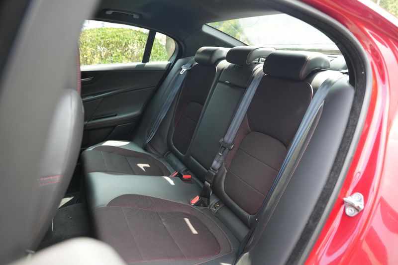 Jaguar XE 2.0 Portfolio — photo 10