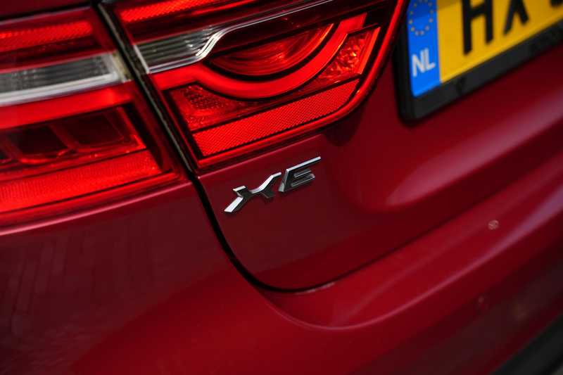 Jaguar XE 2.0 Portfolio — photo 17