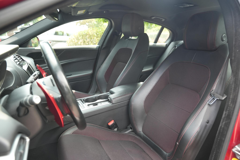 Jaguar XE 2.0 Portfolio — photo 4