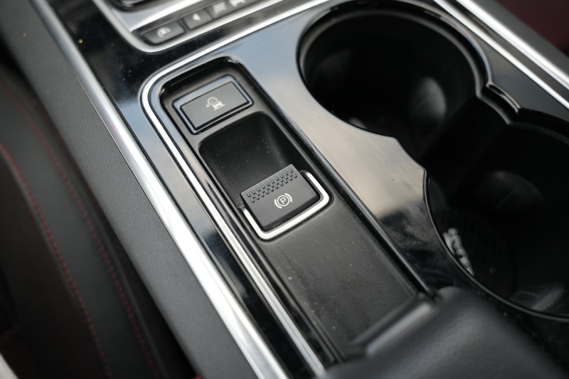Jaguar XE 2.0 Portfolio — photo 36