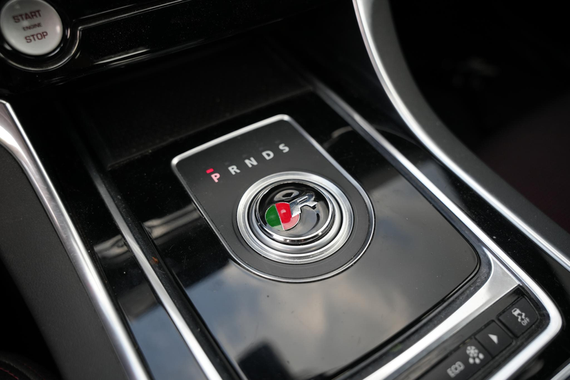 Jaguar XE 2.0 Portfolio — photo 14