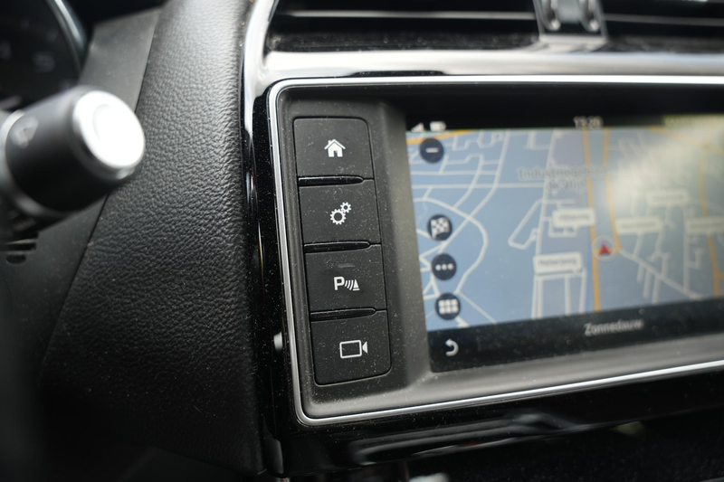 Jaguar XE 2.0 Portfolio — photo 30