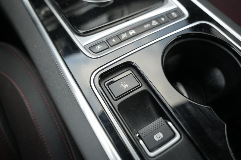 Jaguar XE 2.0 Portfolio — photo 35