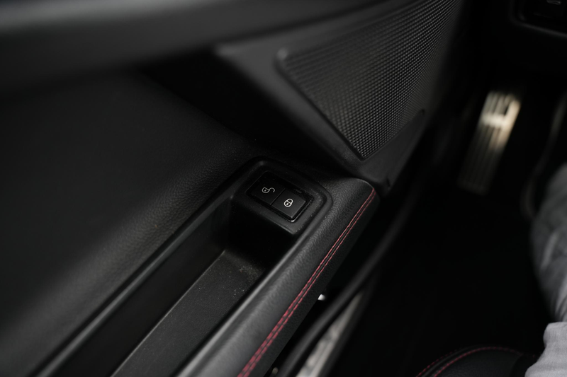 Jaguar XE 2.0 Portfolio — photo 44