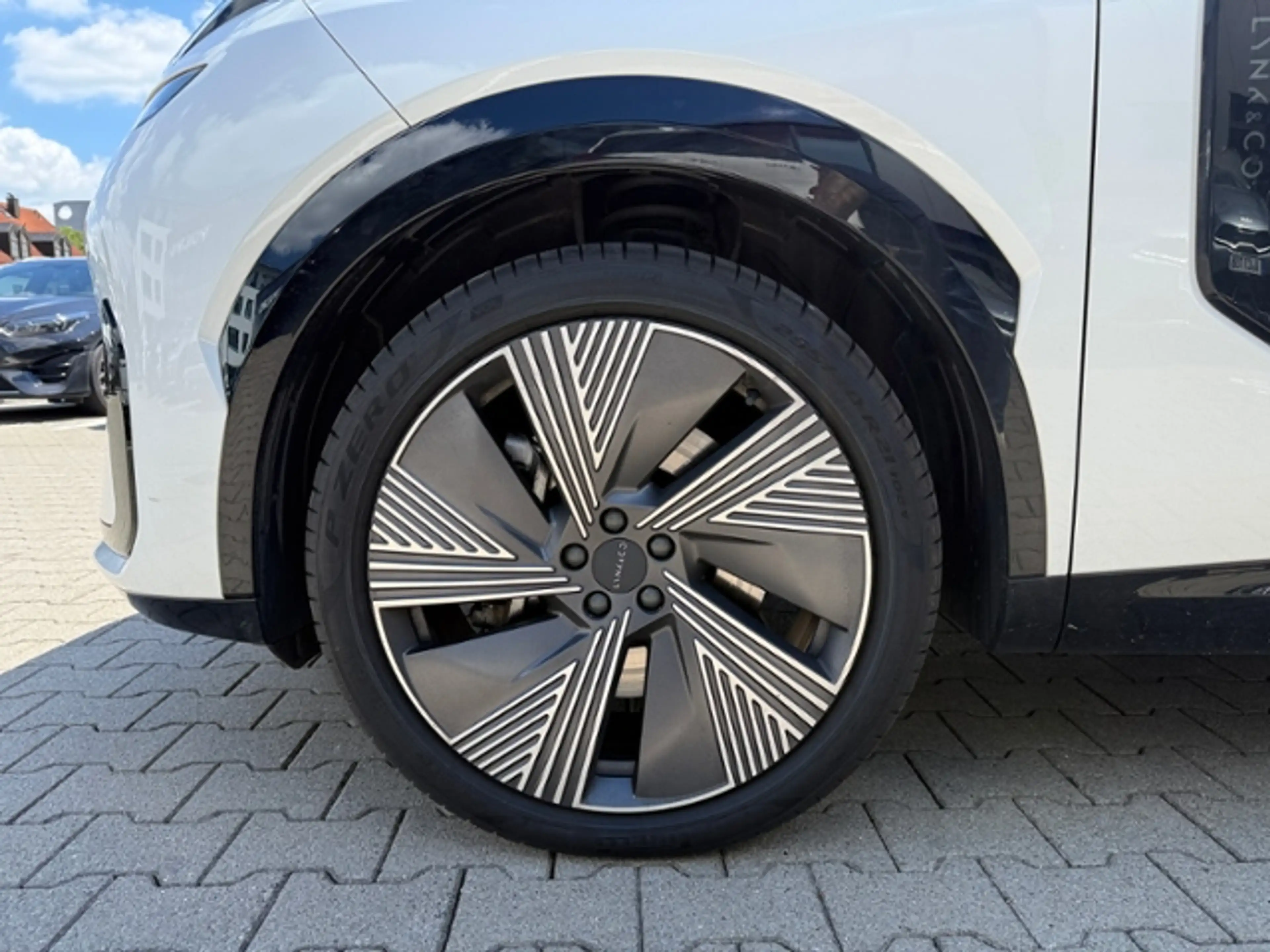 Lynk & Co 08 1.5 T PHEV 257 kW More — photo 10