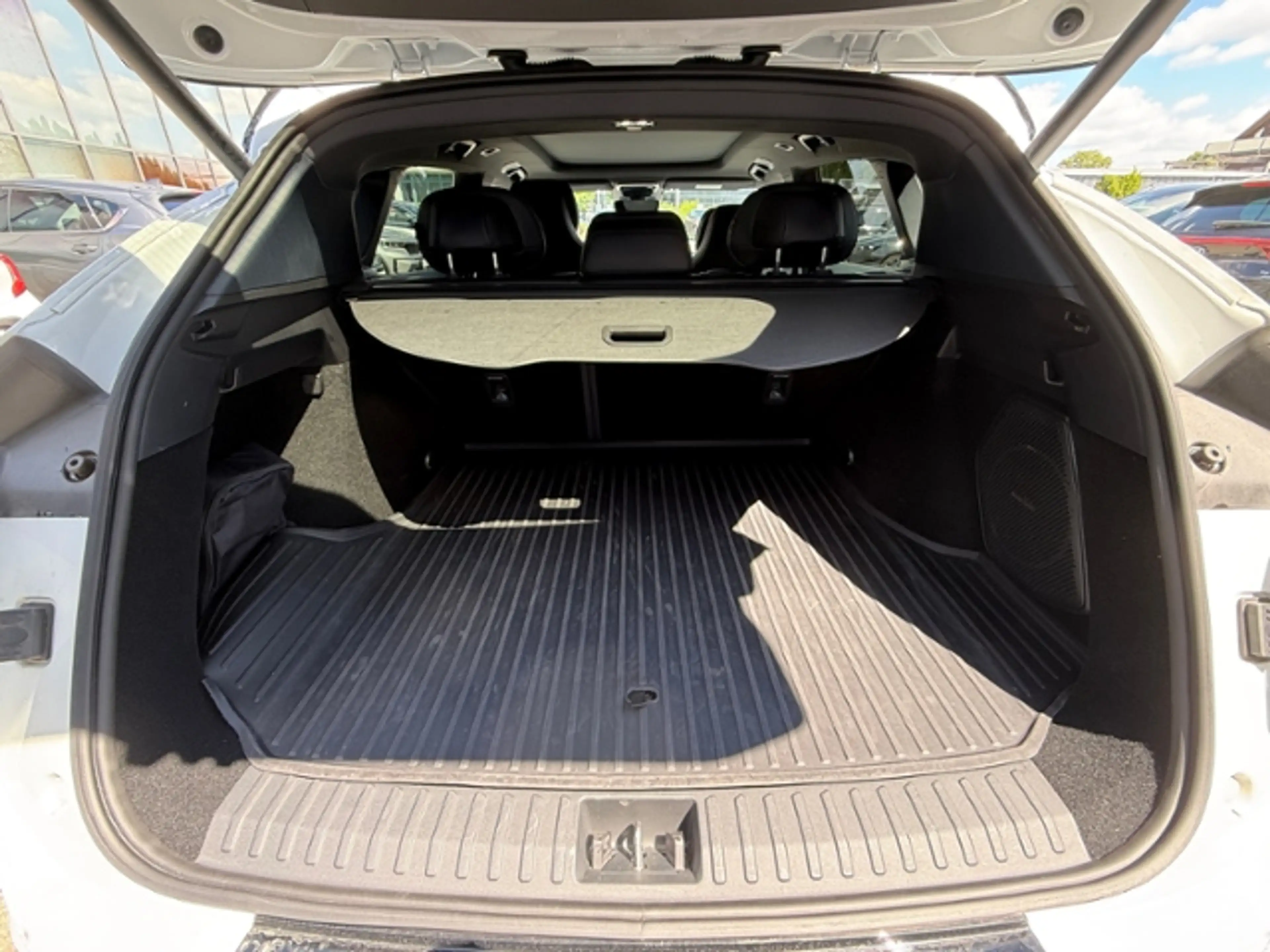 Lynk & Co 08 1.5 T PHEV 257 kW More — photo 11