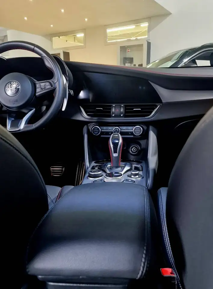 Alfa Romeo Giulia 2023 — фото 20