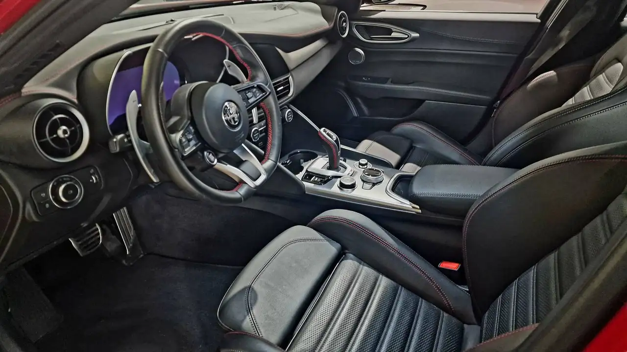 Alfa Romeo Giulia 2023 — фото 18