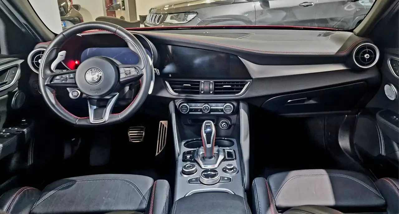 Alfa Romeo Giulia 2023 — фото 24