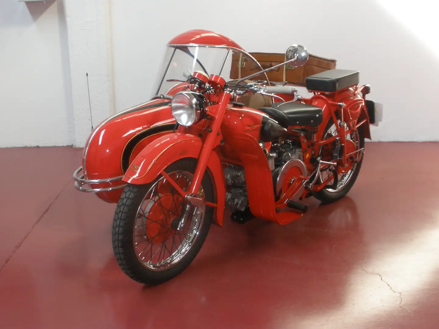 Moto Guzzi Astore Sydecar Longhi Červená - 1