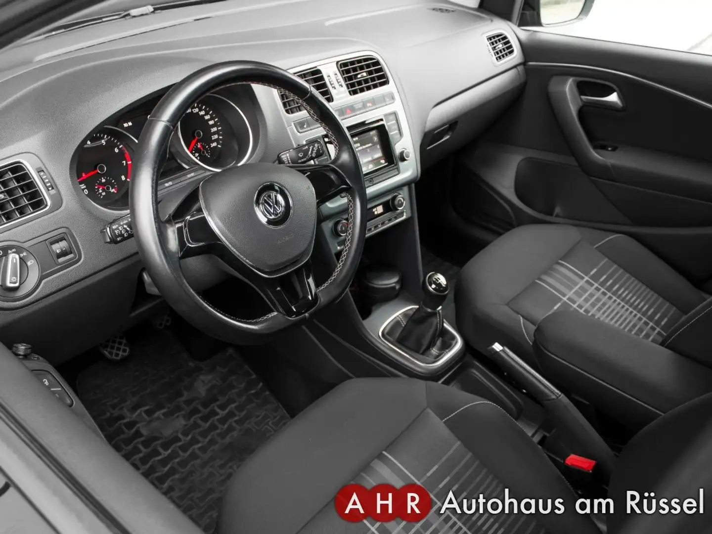 Volkswagen Polo V Lounge 1.2 TSI *Einparhilfe*SitzHZ* Noir - 2