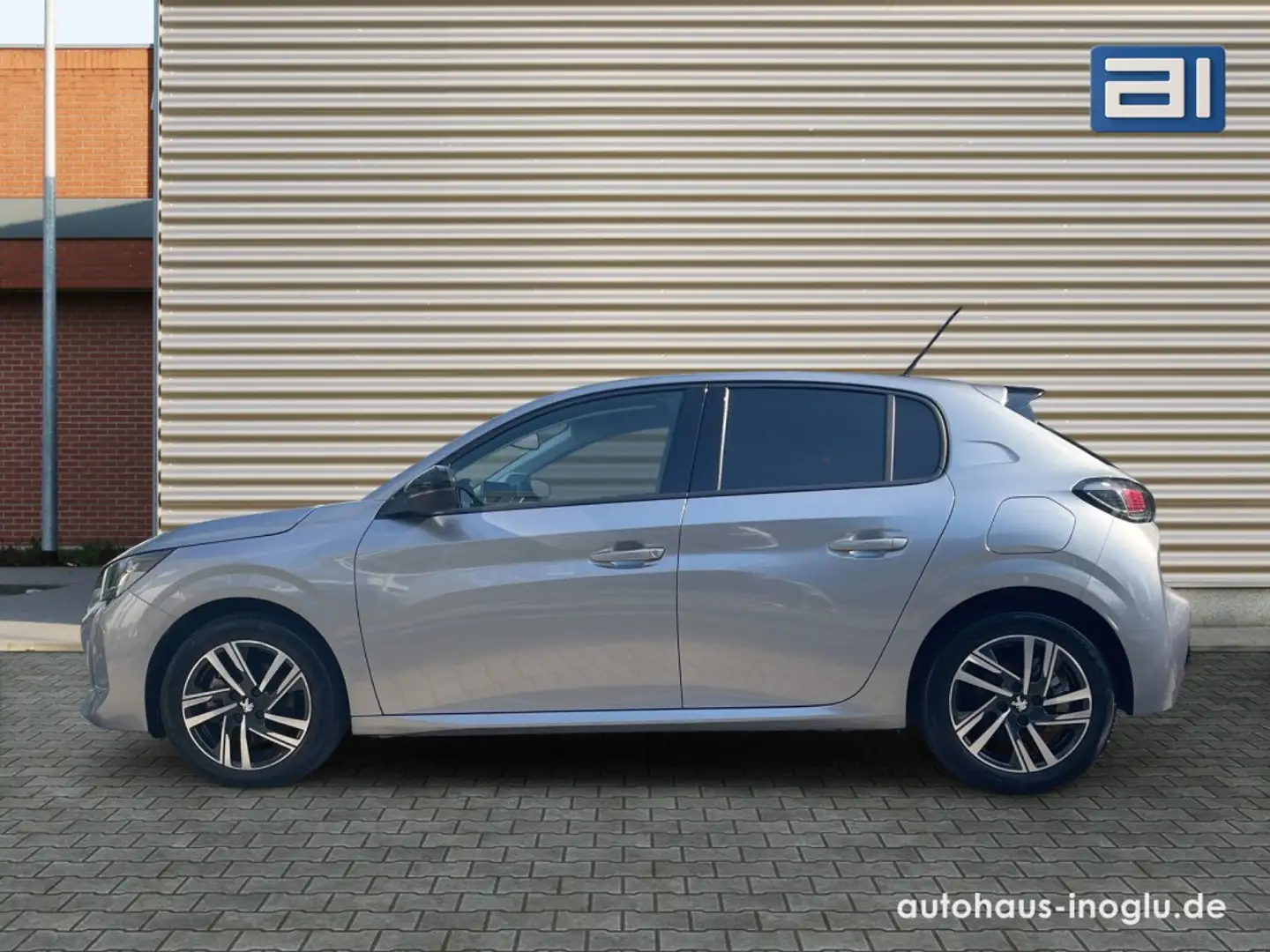 Peugeot 208 1.2 PureTech 100 Allure Navi+LED+R-Kam+DAB+ Grau - 2