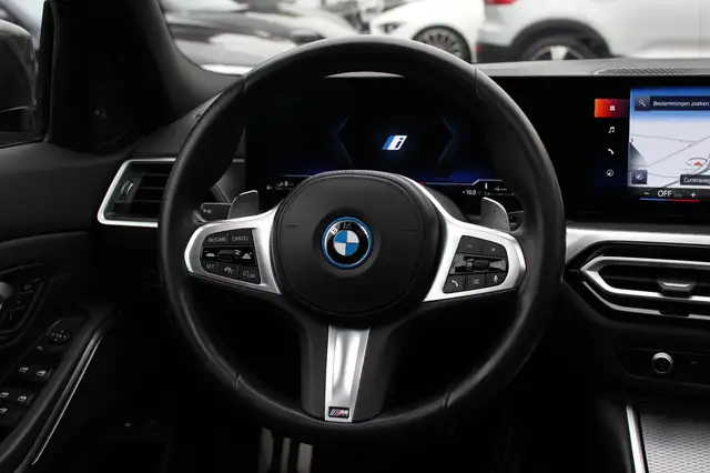 BMW 3 Series view 18