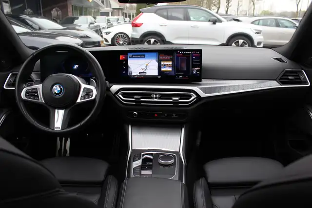 BMW 3 Series view 3