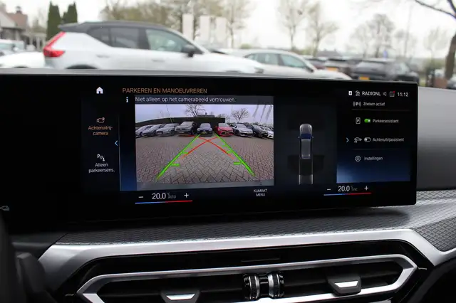 BMW 3 Series view 25