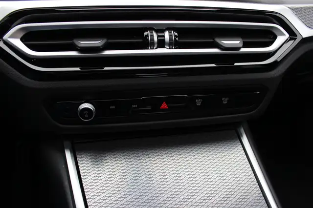 BMW 3 Series view 29