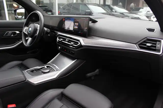 BMW 3 Series view 14