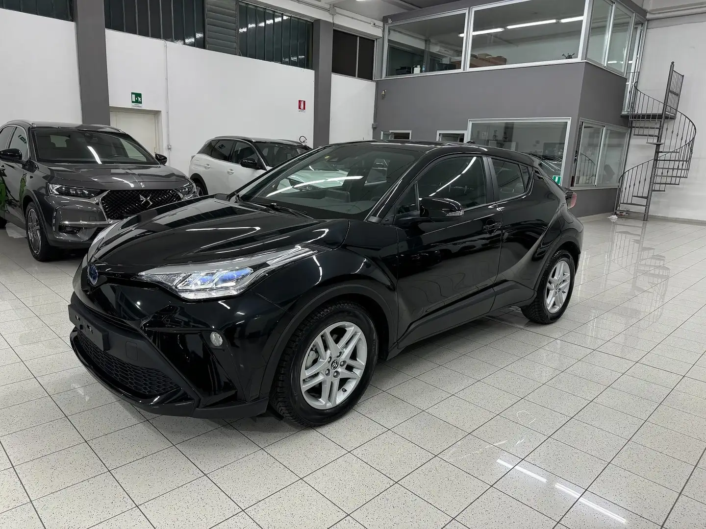 Toyota C-HR 1.8h Business e-cvt FUL LED PARI NUOVO!!!!!!!! Noir - 1