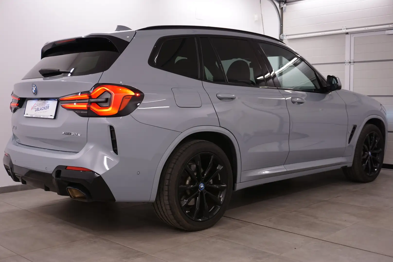 BMW X3 xDrive 30 e M Sport // Abstandstemp. // Head-up // Grau - 2