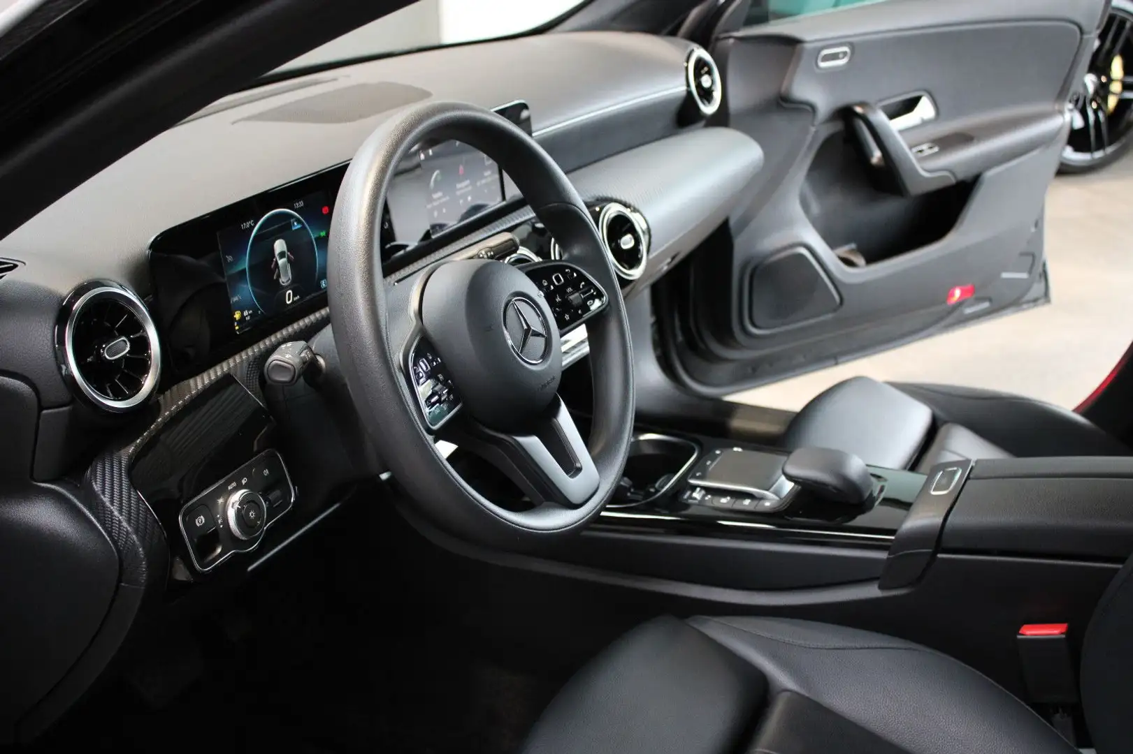 Mercedes-Benz A 200 d 8G DCT NAVI/LEDER/MBUX/LED`S/KAMERA 1.HD! Noir - 2