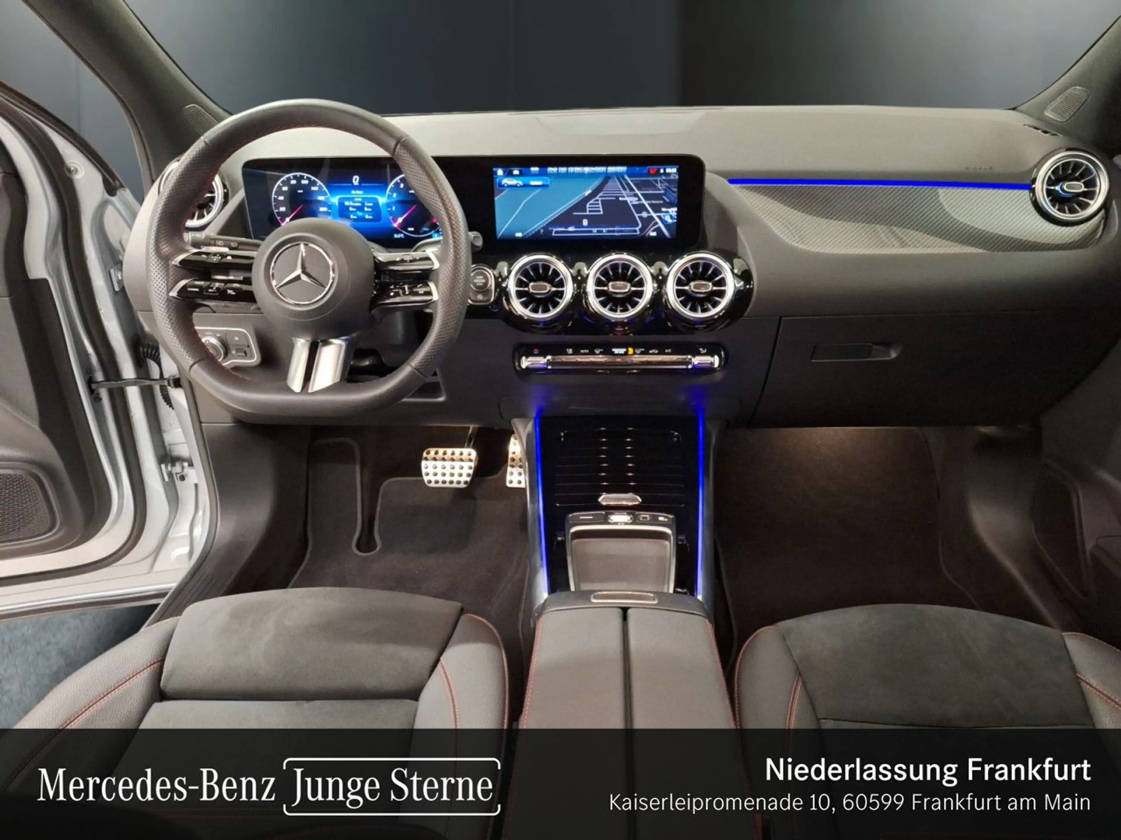 Mercedes-Benz GLA 200 AMG+LED+KAMERA+KEYLESS+7G — photo 13