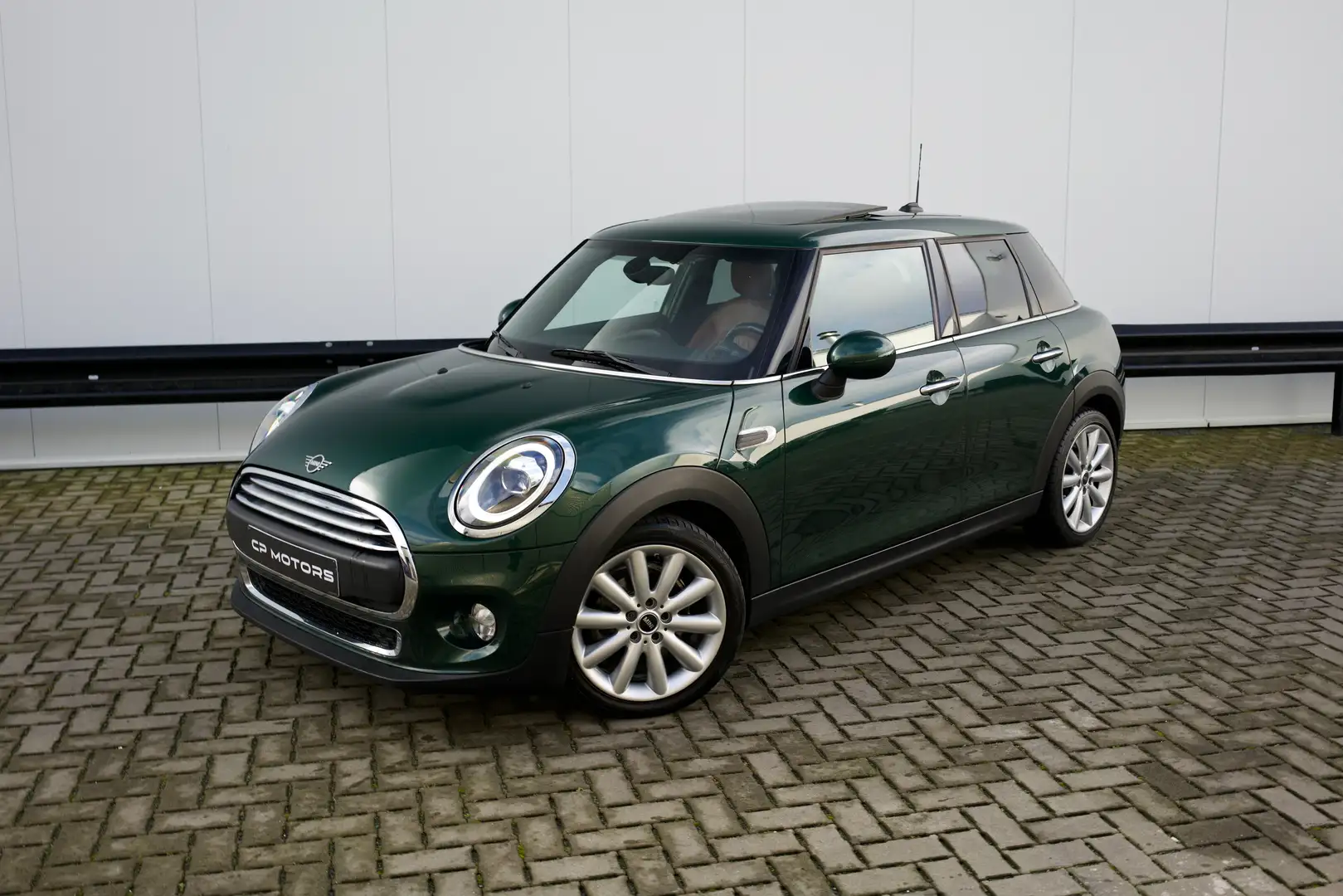 MINI Cooper ONE 5-DEURS | PANO | AUTOMAAT | GREEN OVER TAN Vert - 1
