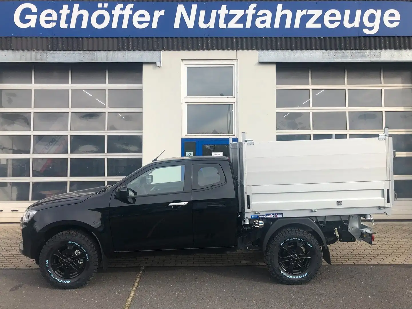 Isuzu D-Max Space Cab LS AT Kipper mit Hecktüren Schwarz - 1