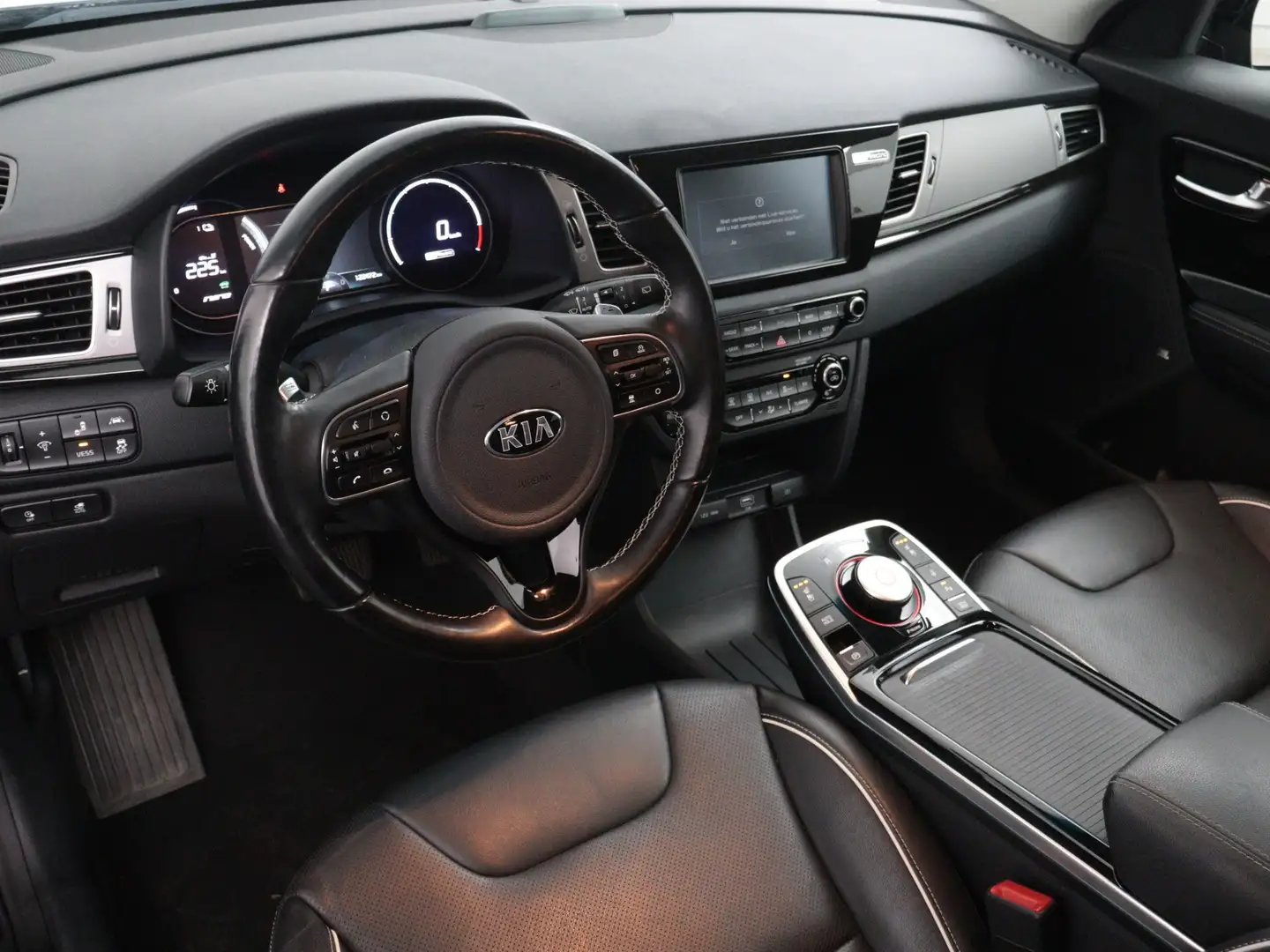 Kia e-Niro ExecutiveLine EV 64 kWh Černá - 2