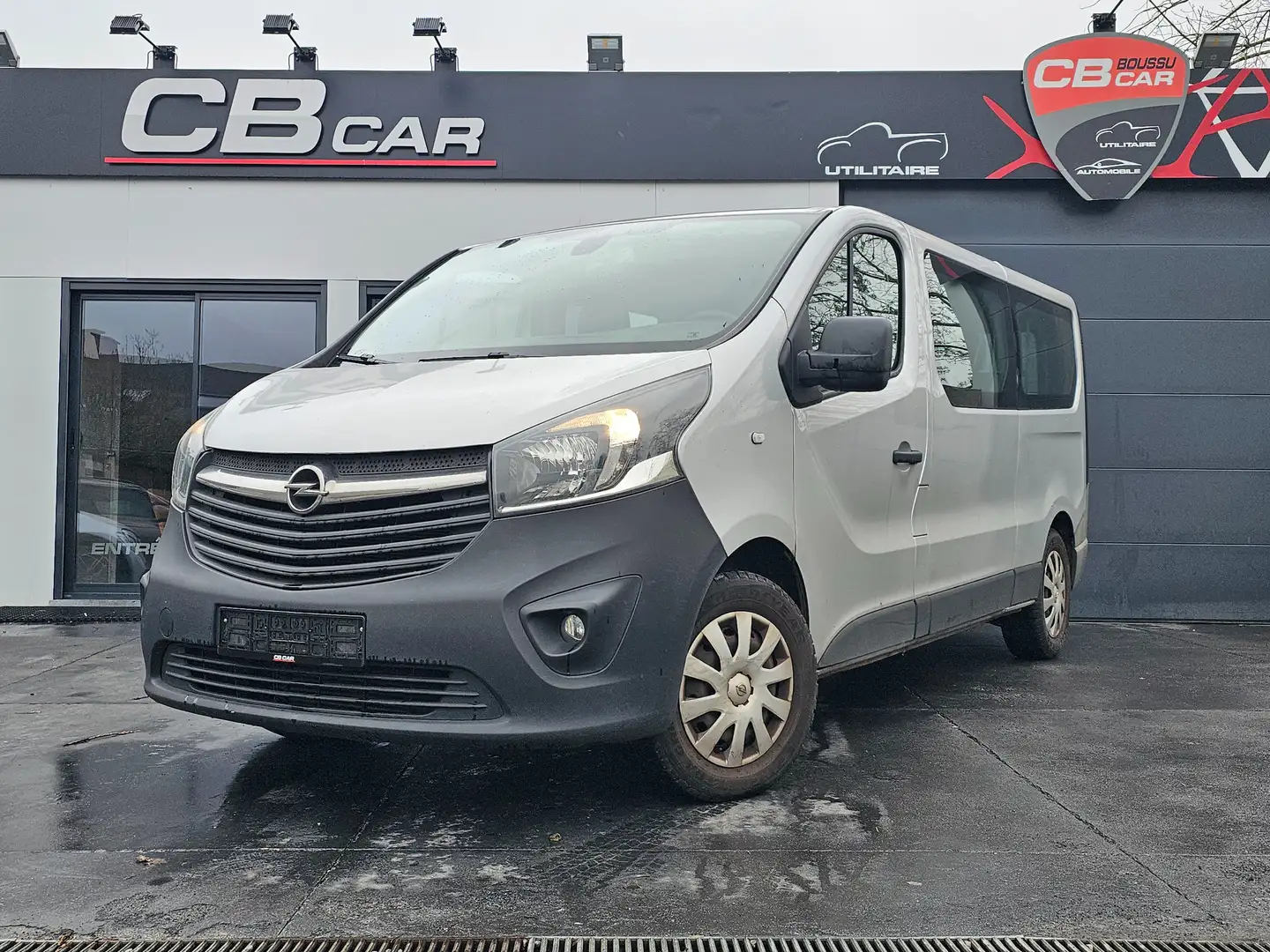 Opel Vivaro ** 9 PLACES ** DEGATS CARROSSERIE ** Argent - 1