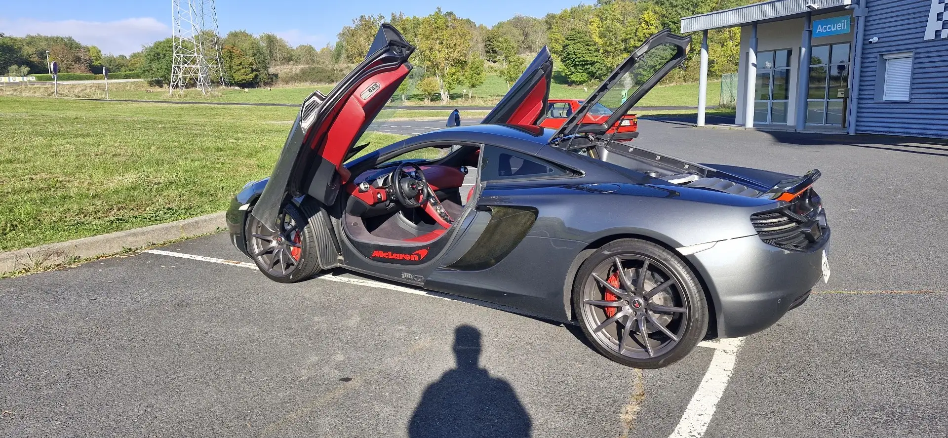 McLaren MP4-12C Grau - 2