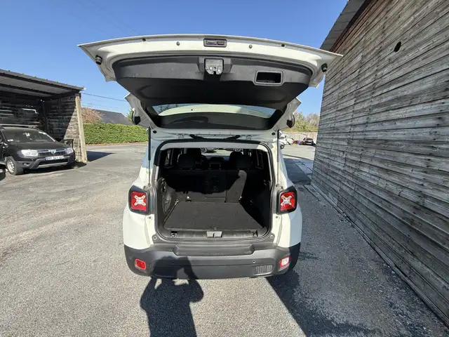 Jeep Renegade view 5