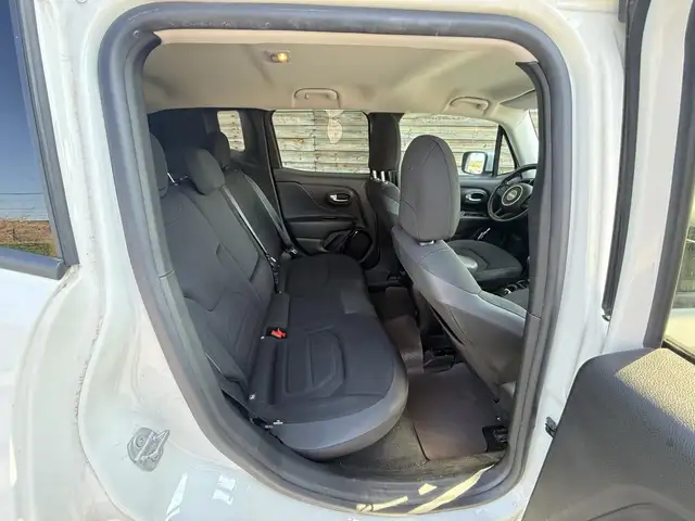 Jeep Renegade view 11