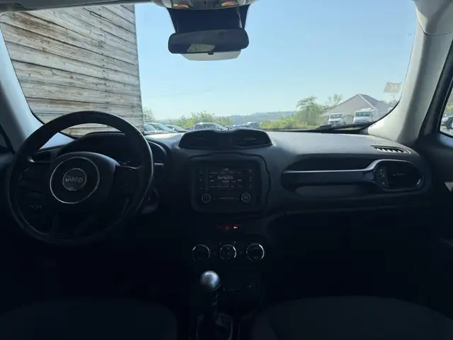 Jeep Renegade view 15