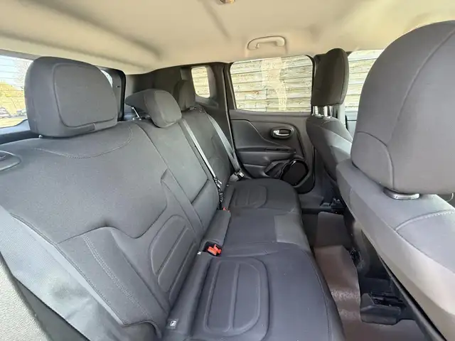 Jeep Renegade view 13