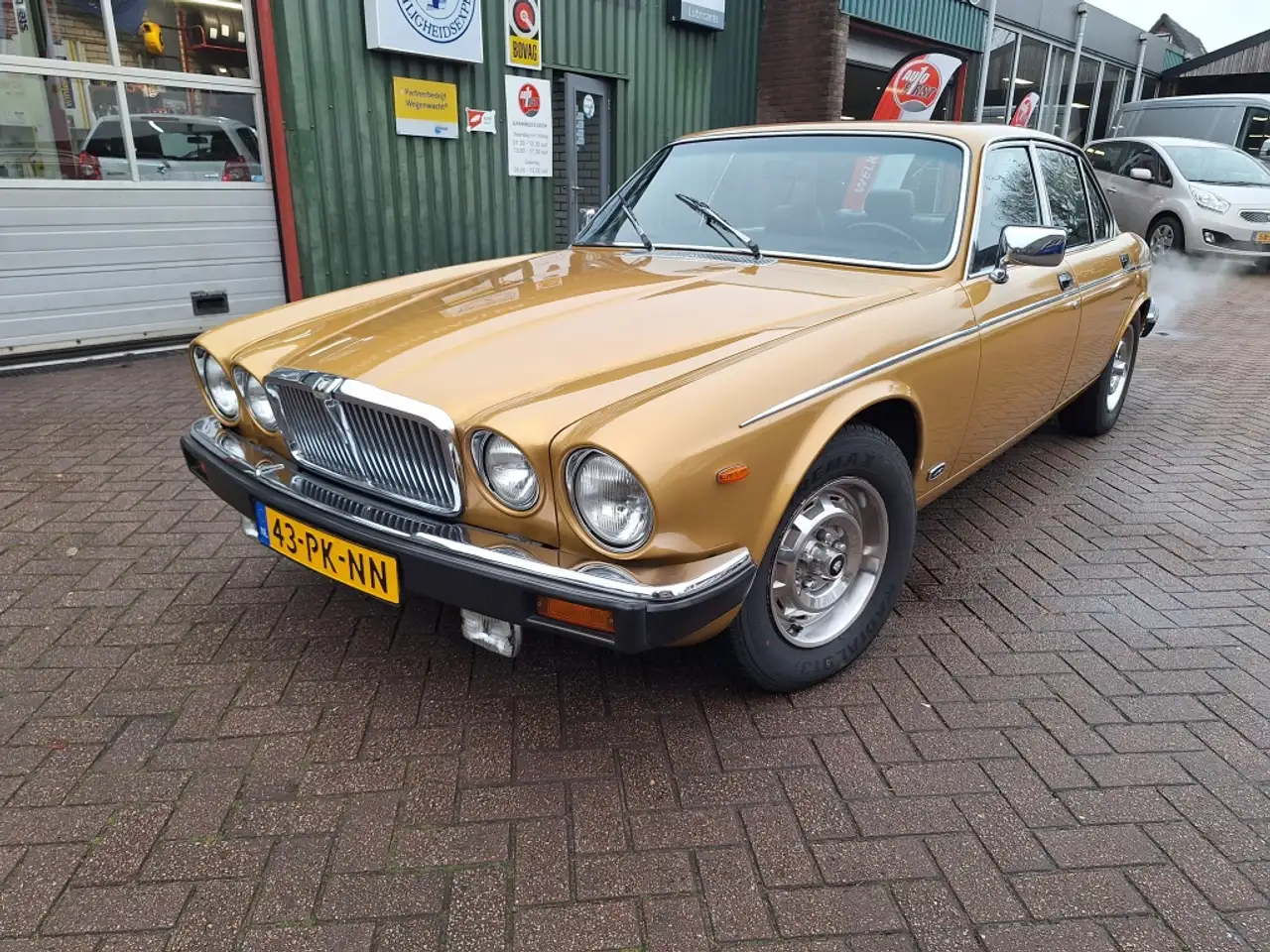 Jaguar XJ 5.3 V12 de Luxe LWB, foto 2