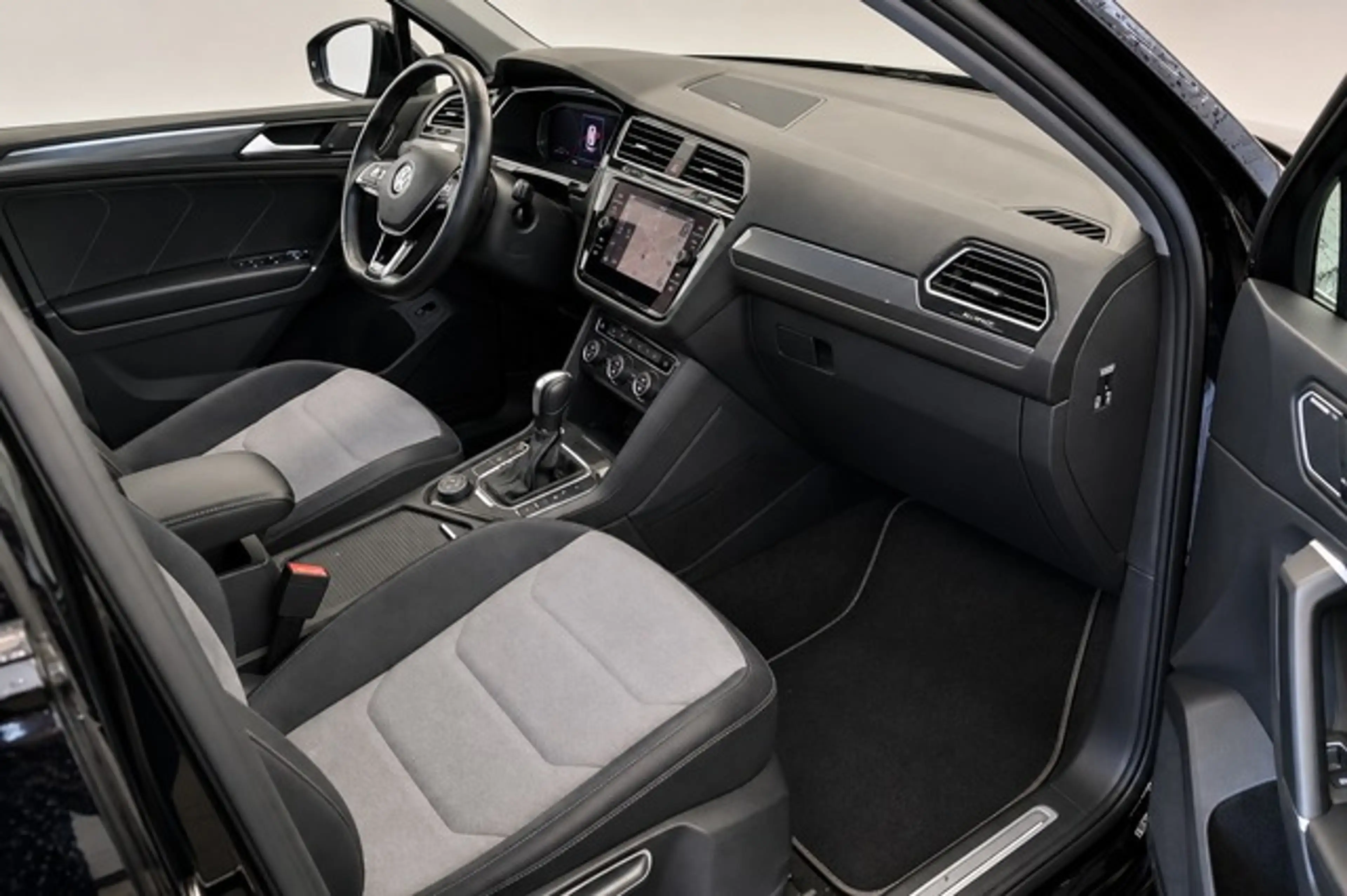 Volkswagen Tiguan Allspace 20TDI 4Motion R Line 7-SITZE HUD — photo 6