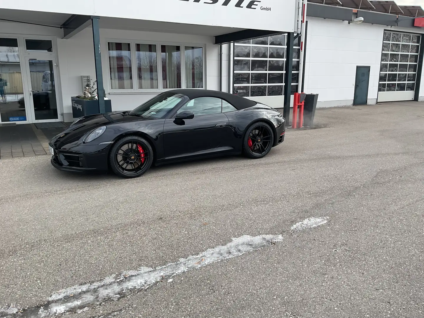 Porsche 992 Carrera 4 GTS Cabriolet Schwarz - 1