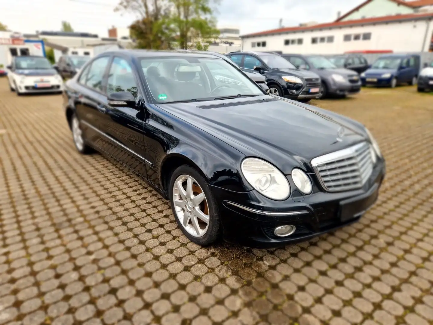 Mercedes-Benz E 280 E -Klasse Lim. E 280 Černá - 1