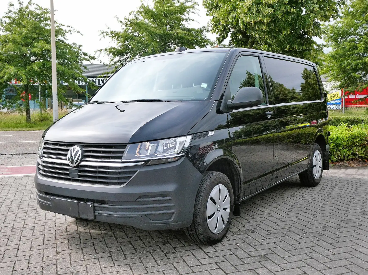 Volkswagen T6.1 Transporter 2.0tdi DSG (EU6d) GPS, Airco, Cruise, 1j Garantie Zwart - 1