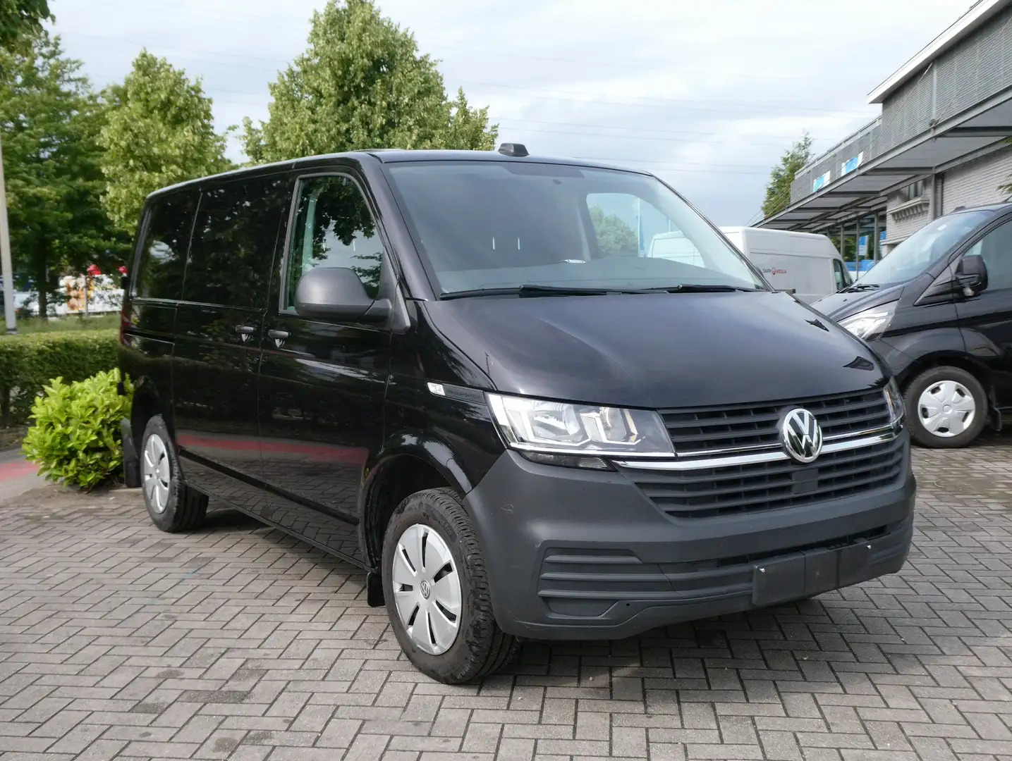 Volkswagen T6.1 Transporter 2.0tdi DSG (EU6d) GPS, Airco, Cruise, 1j Garantie Zwart - 2