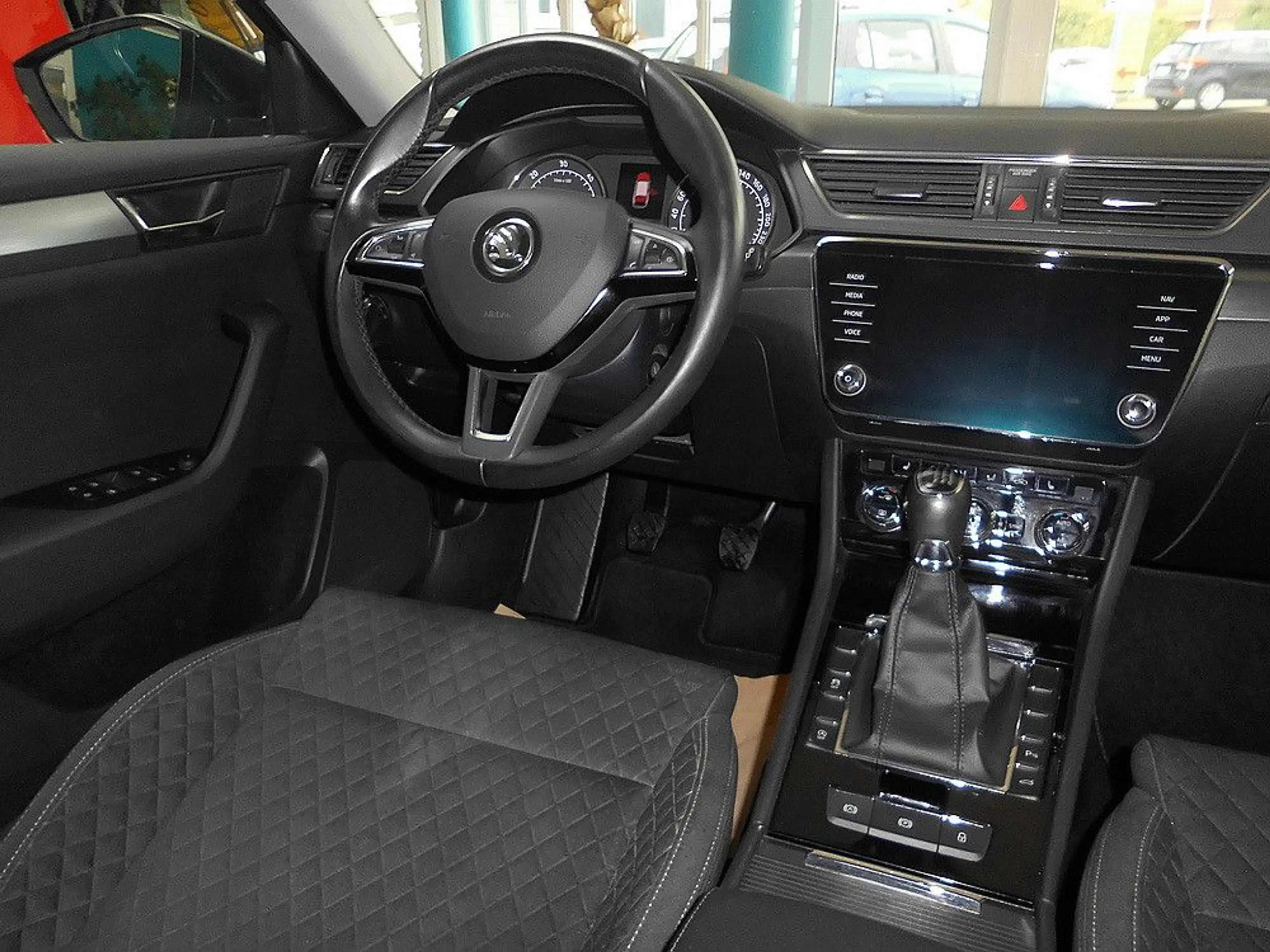 Skoda Superb Combi Style AHK/Panorama 1.Hand — photo 6