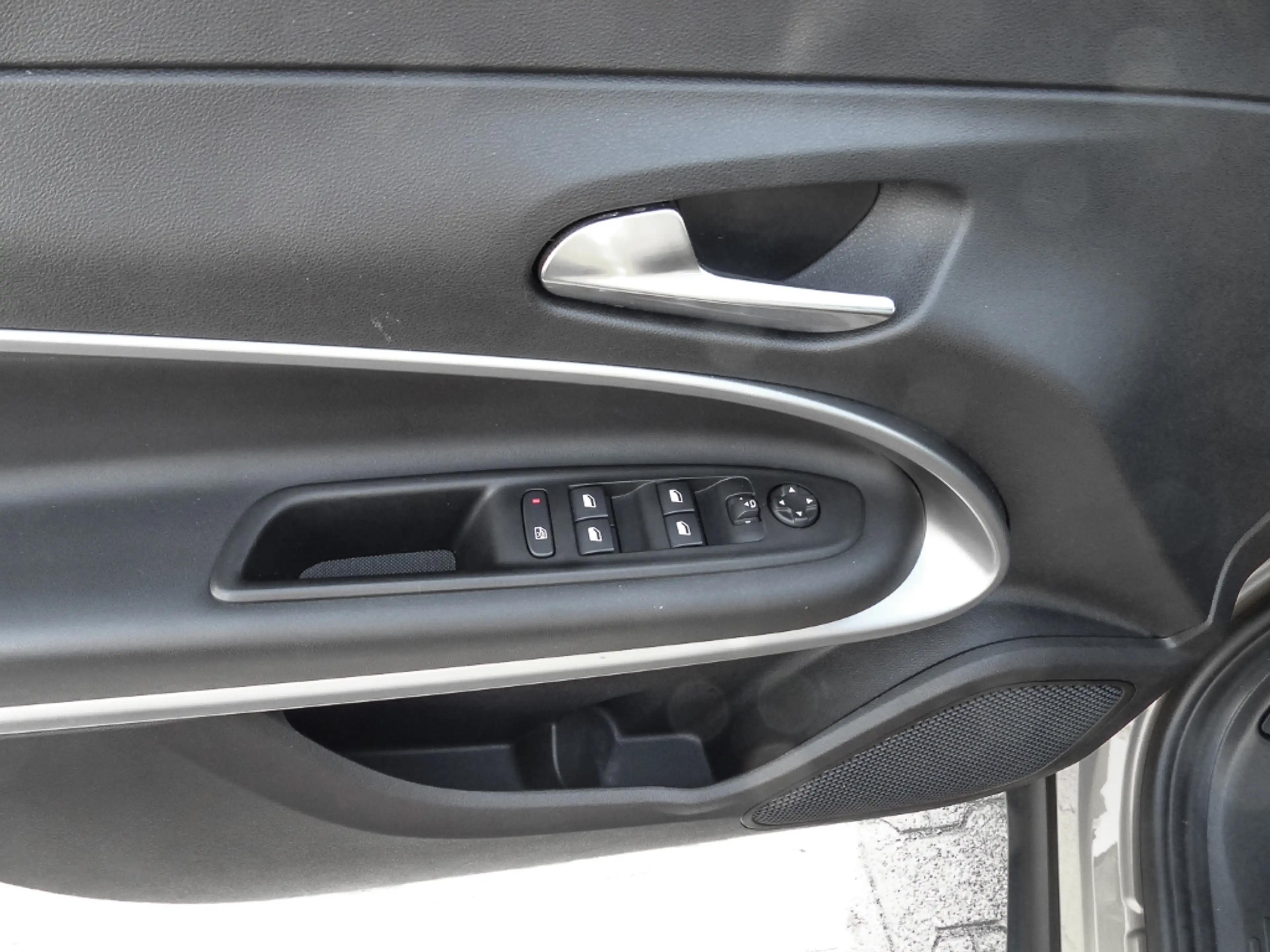 Jeep Avenger Altitude Electric Digitales Cockpit LED ACC Apple — photo 15