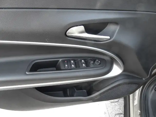 Jeep Avenger view 15