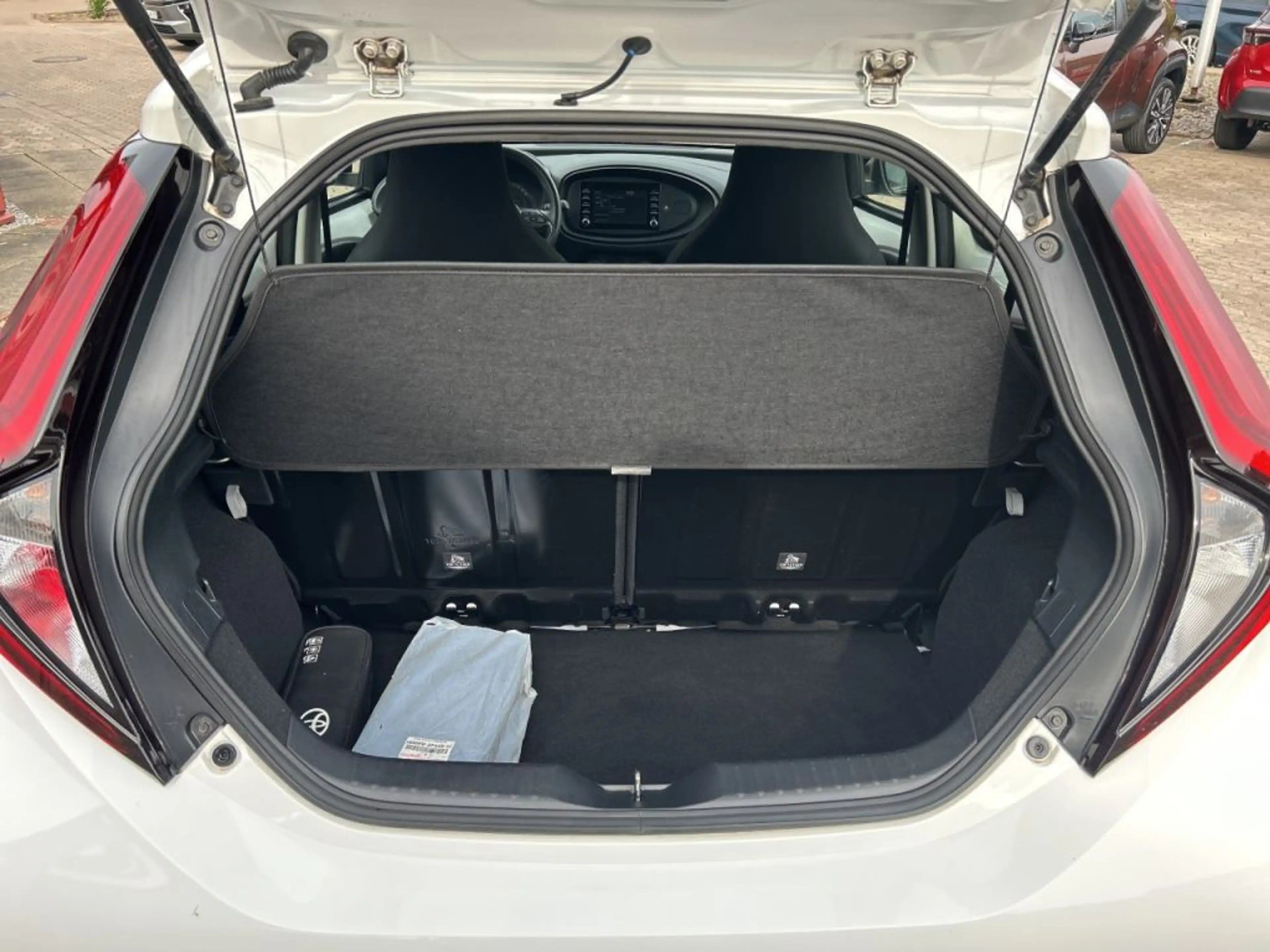 Toyota Aygo X Play — photo 6