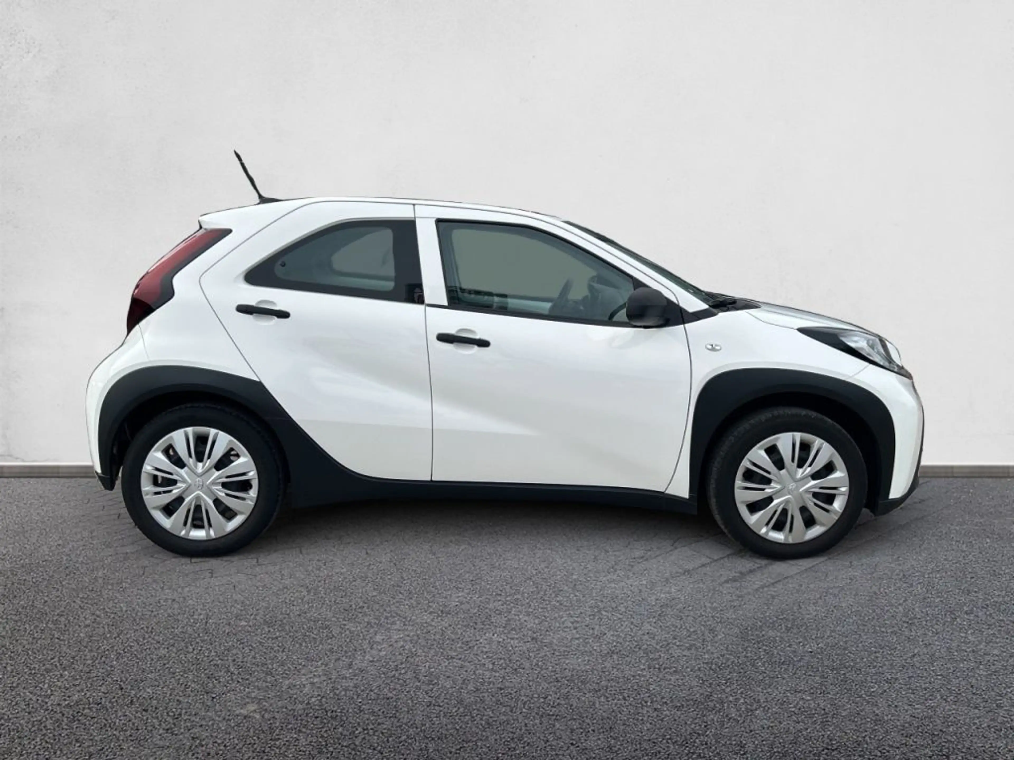 Toyota Aygo X Play — photo 4
