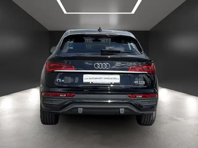 Audi Q5 view 9