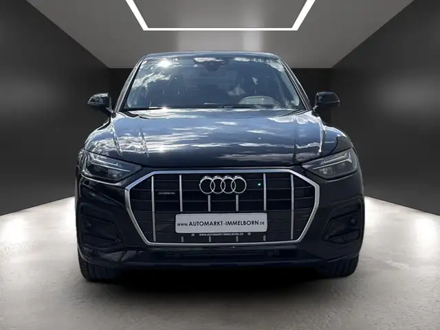 Audi Q5 view 8